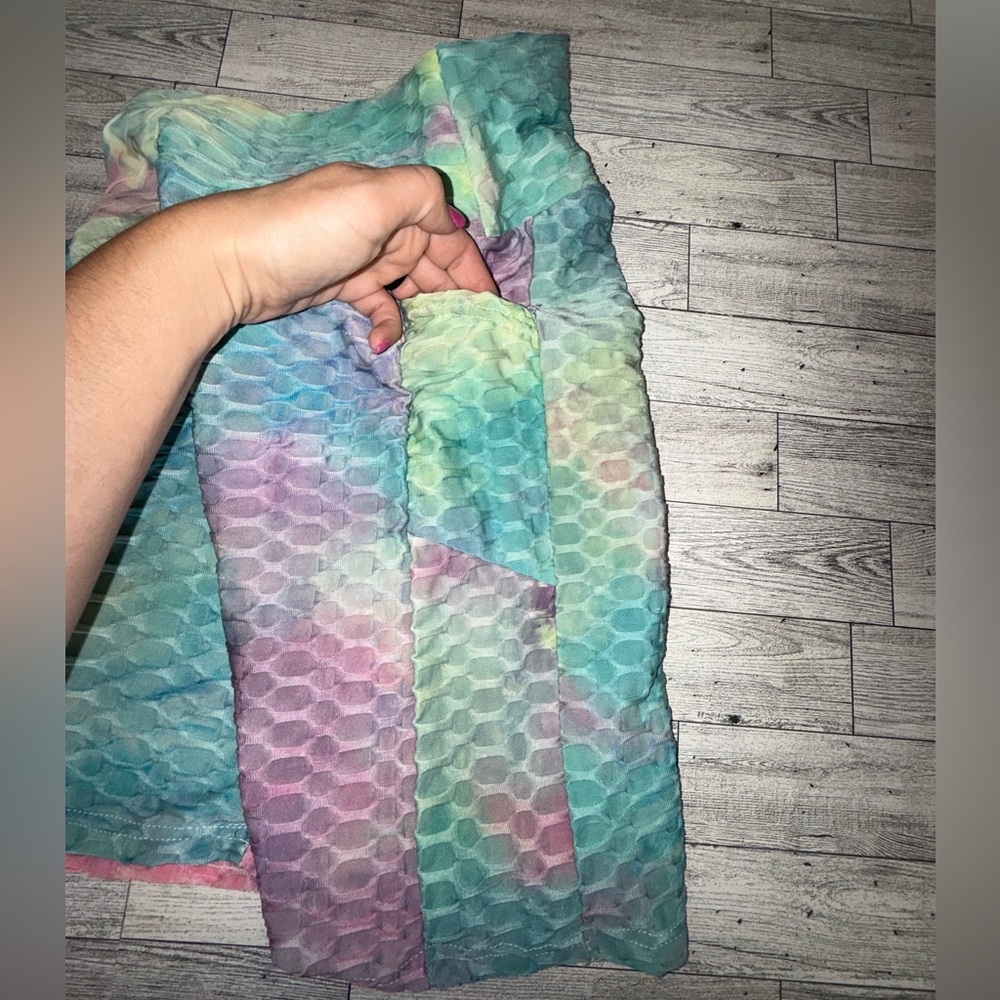 Tie Dye Yoga Set (2 piece top and bottom) activewear set - Picture 4 of 9